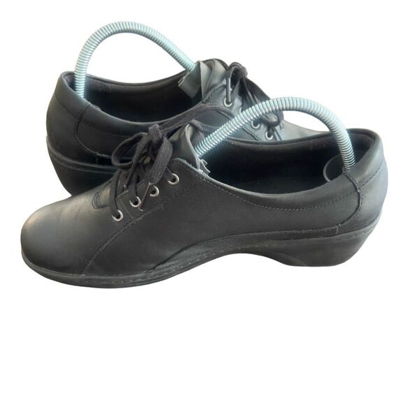 Clarks Collections Shoes Womens 7 M Low Sneakers Black Leather Wedge - Picture 3 of 6